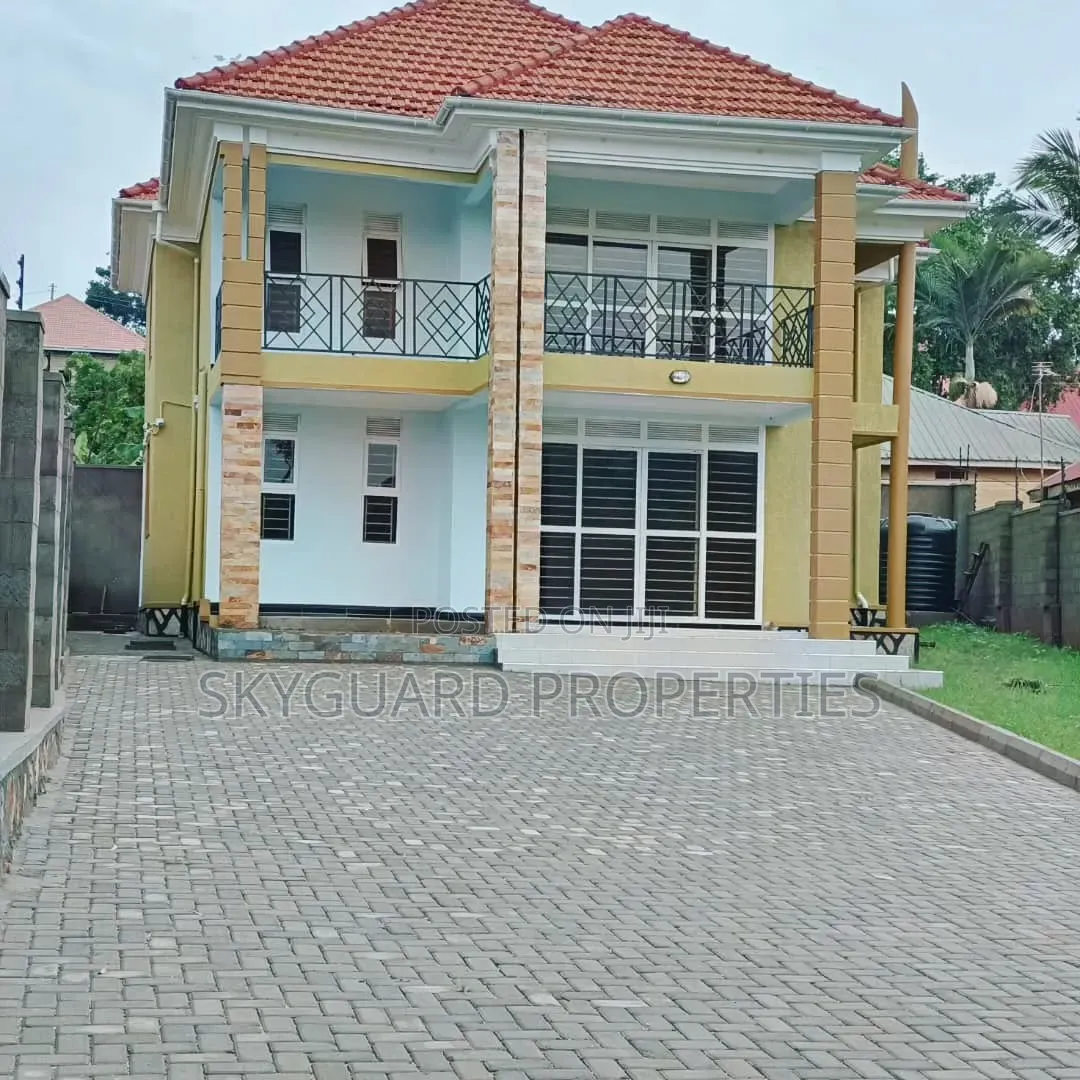 5bdrm House in Kasanga, Central Division for rent