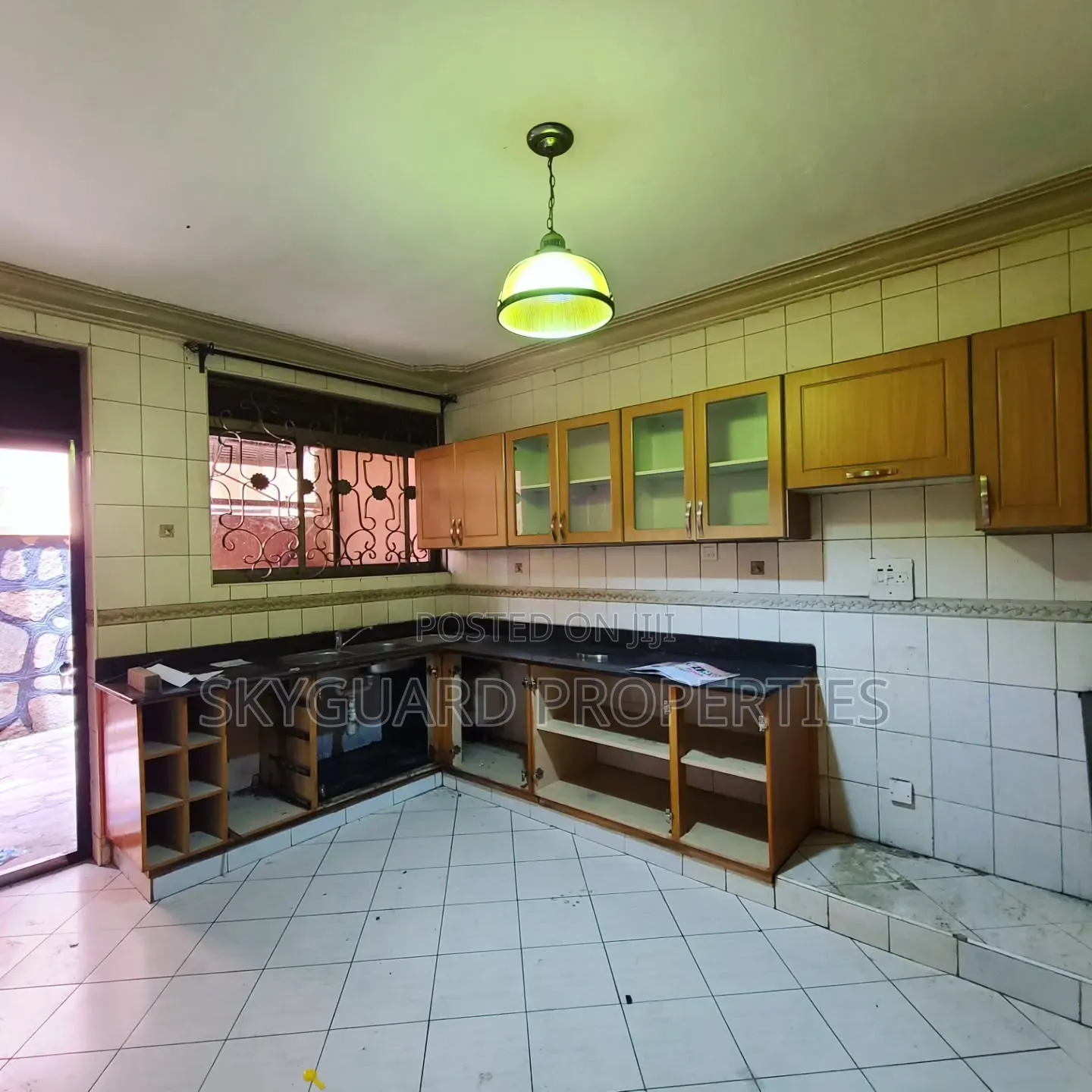 3bdrm Apartment in Bugolobi, Central Division for rent