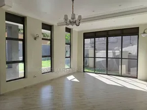 6bdrm Mansion in Kigo, Central Division for rent