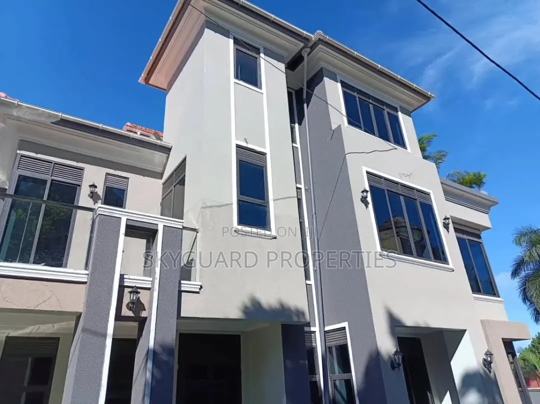 6bdrm Mansion in Kigo, Central Division for rent