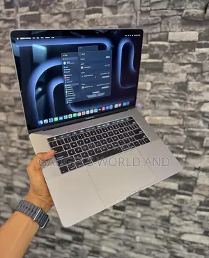 Laptop Apple MacBook Pro 2017 16GB Intel Core i7 SSD 256GB