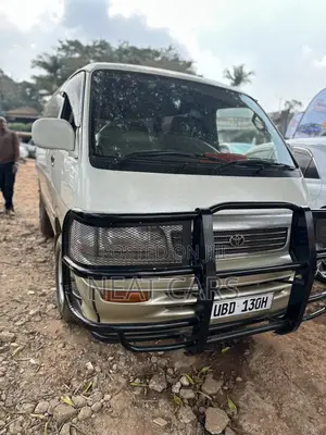Toyota HiAce 2002 White