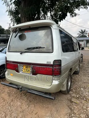 Toyota HiAce 2002 White