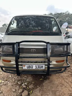 Toyota HiAce 2002 White
