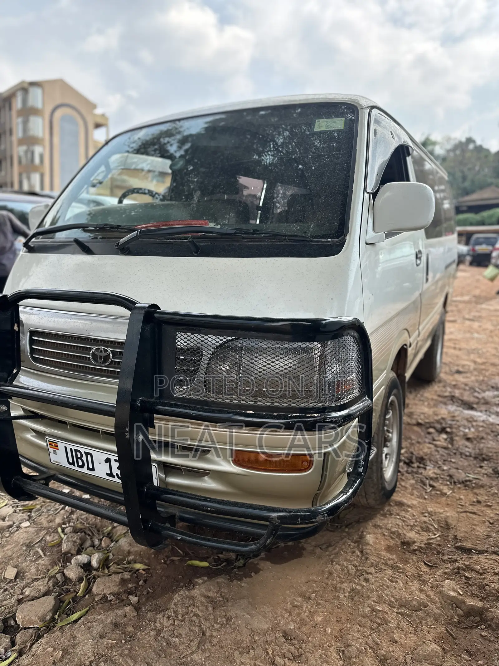 Toyota HiAce 2002 White