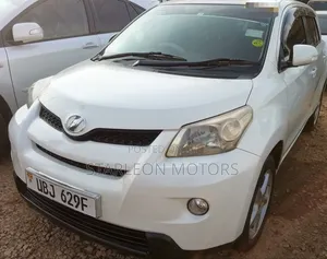 Toyota IST 2010 White