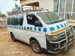 Toyota HiAce 2004 White