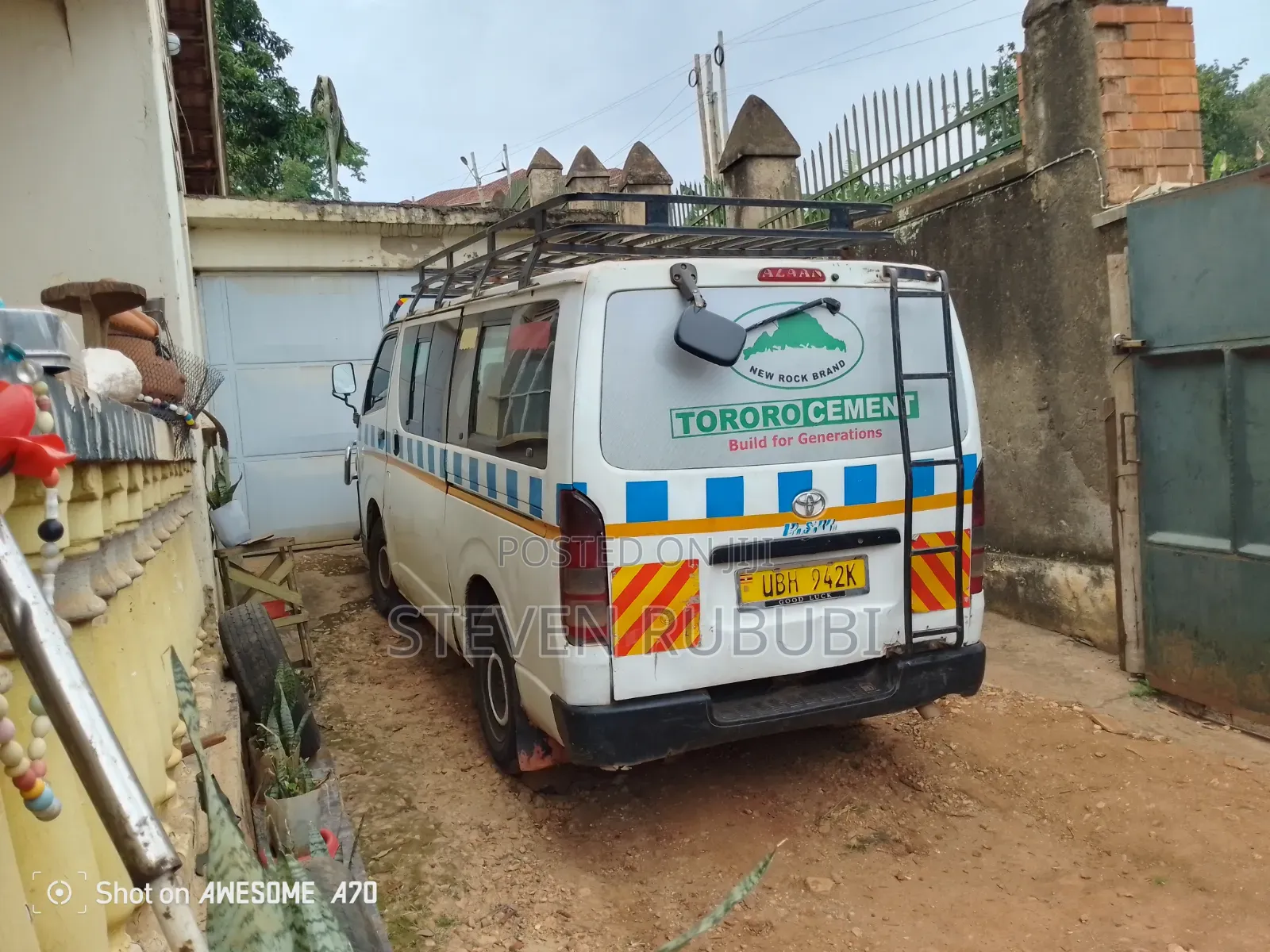 Toyota HiAce 2004 White