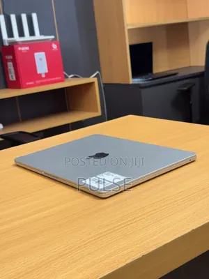 Laptop Apple MacBook Air 2022 M2 16GB Apple M2 SSD 1T