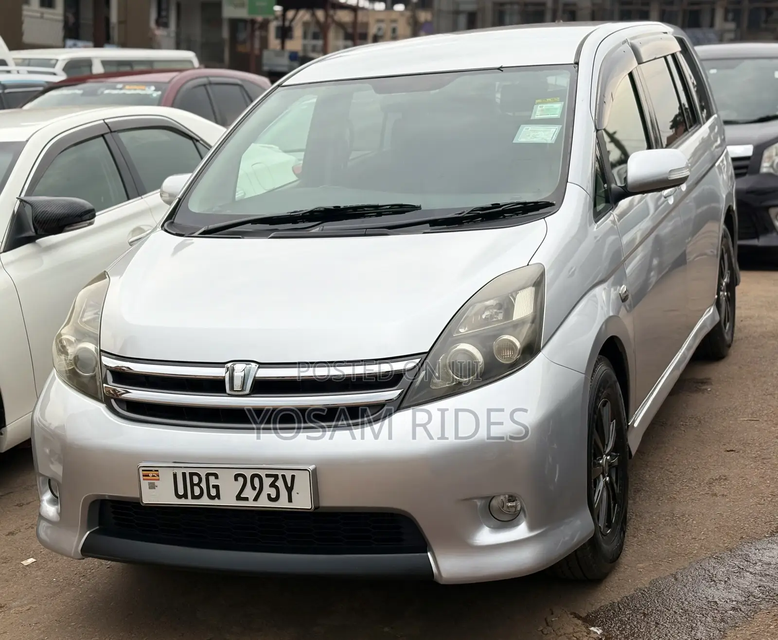 Toyota ISIS 1.8 L 2WD 2010 Silver