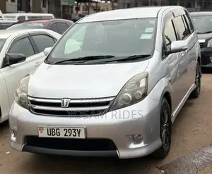 Toyota ISIS 1.8 L 2WD 2010 Silver
