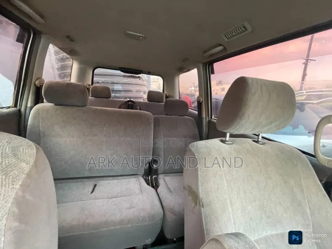 Toyota Noah 2004 Silver