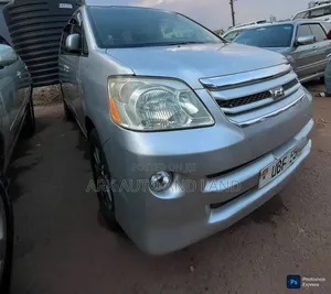 Toyota Noah 2004 Silver