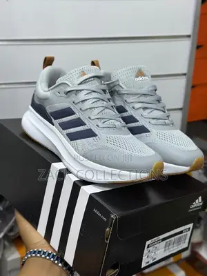Adidas Sneakers