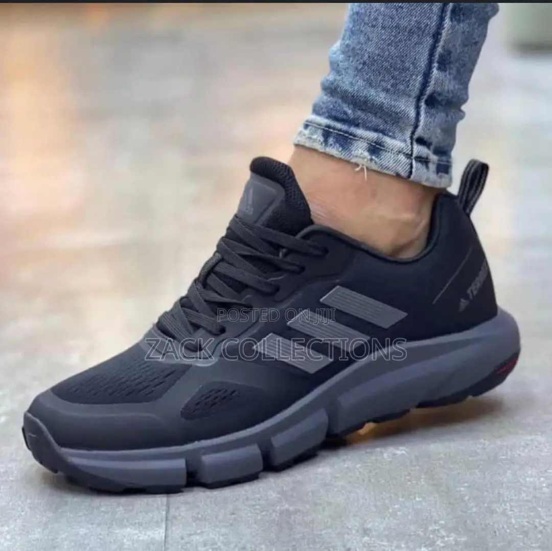 Adidas Sneakers