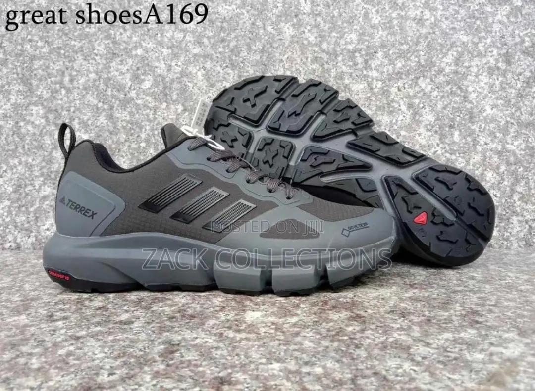 Adidas Sneakers