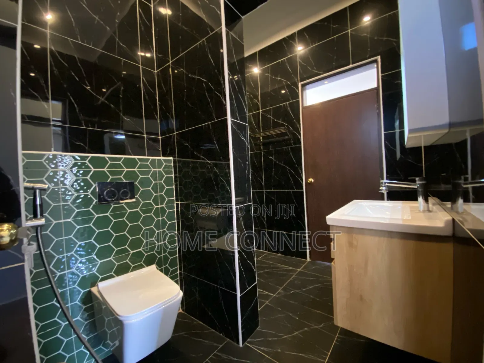2bdrm Apartment in Muyenga Kironde Road, Central Division for rent