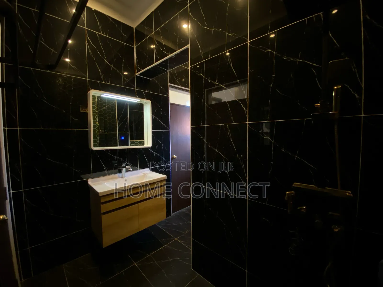 2bdrm Apartment in Muyenga Kironde Road, Central Division for rent