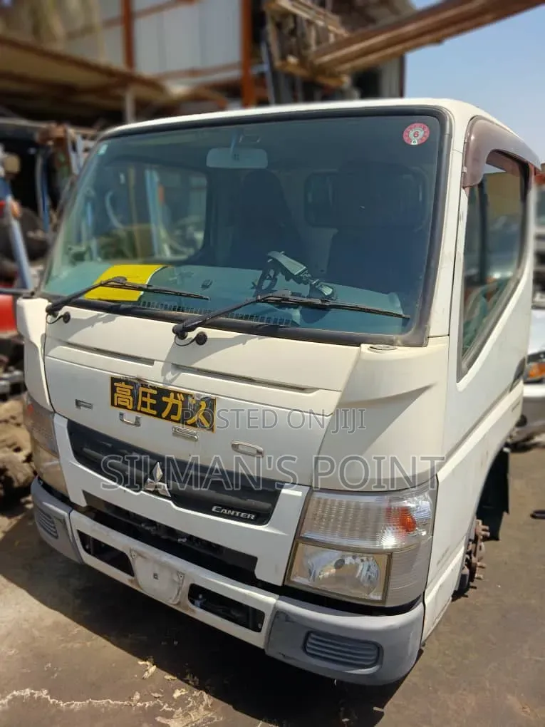 Mitsubishi Fuso Canter Half Cut