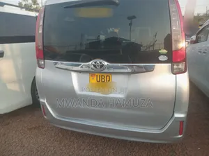 Toyota Noah 2014 Silver