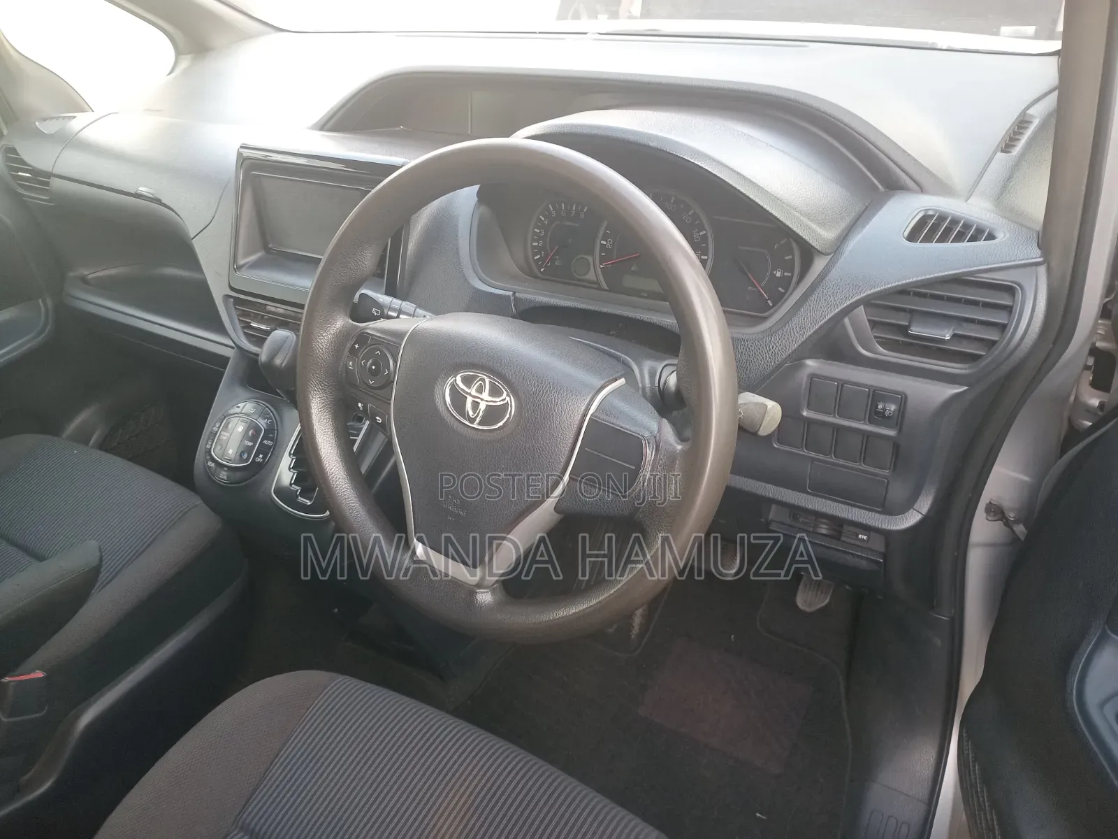 Toyota Noah 2014 Silver