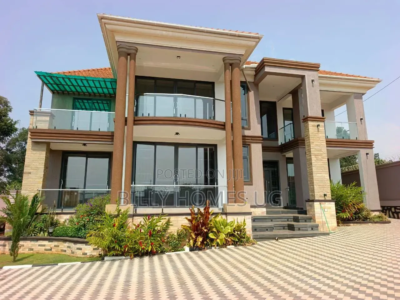 6bdrm Mansion in Kira for sale