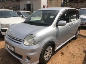 Toyota Sienta 2007 Silver