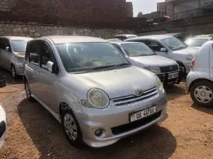 Toyota Sienta 2007 Silver