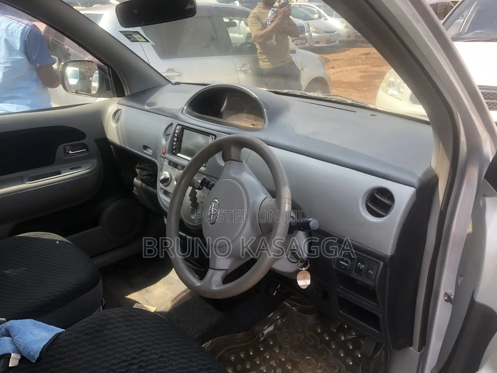Toyota Sienta 2007 Silver