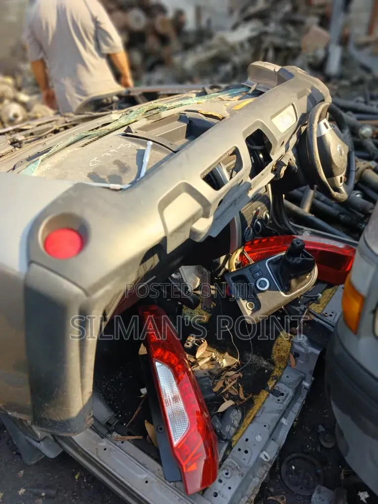 Nissan X-Trail Complete Half Cut