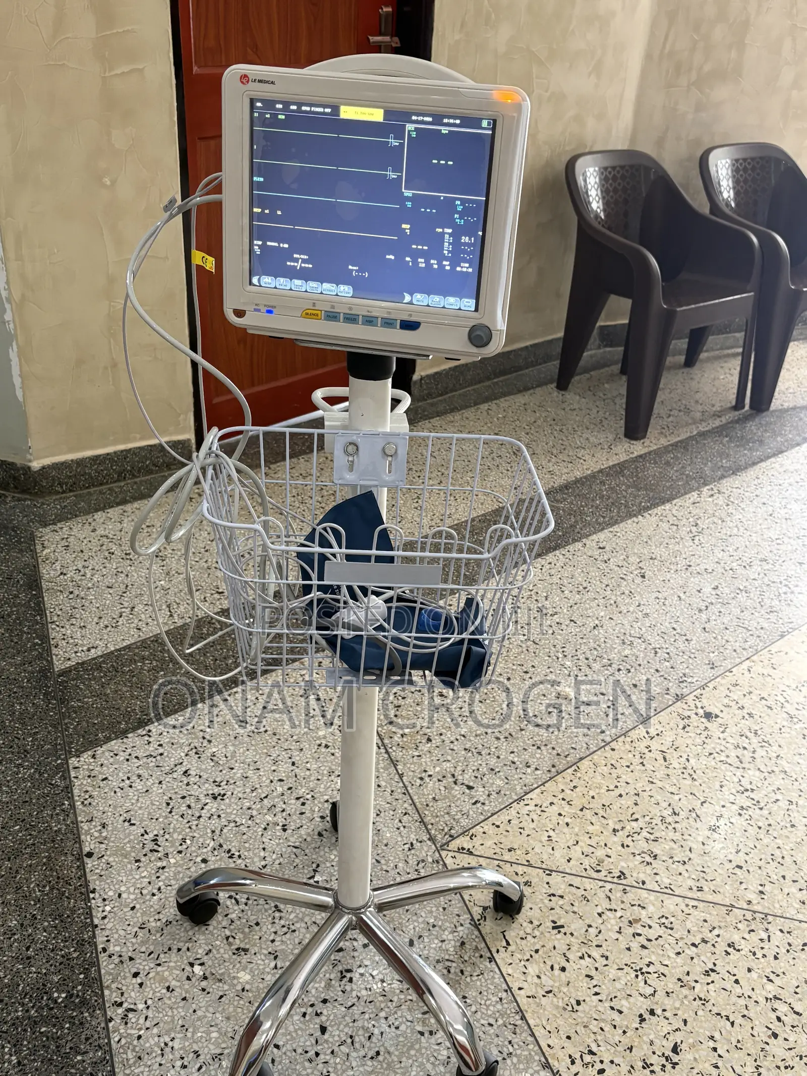 Patient Monitor ‘With Trolley. 761