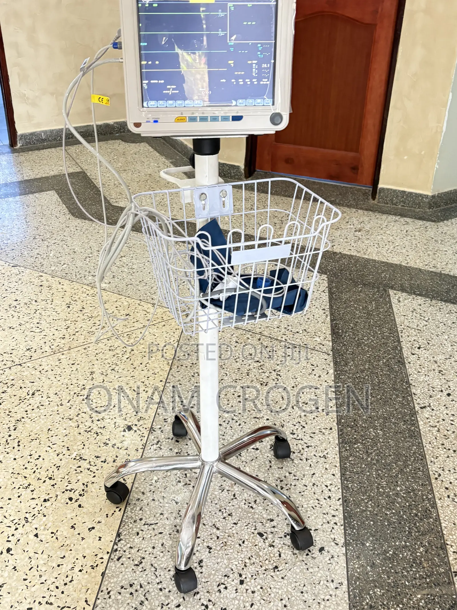 Patient Monitor ‘With Trolley. 761
