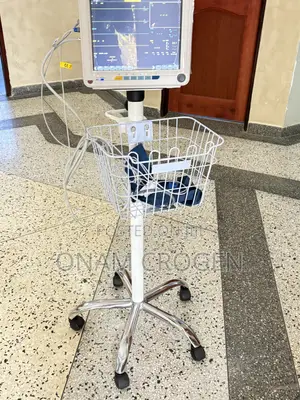 Patient Monitor ‘With Trolley. 761