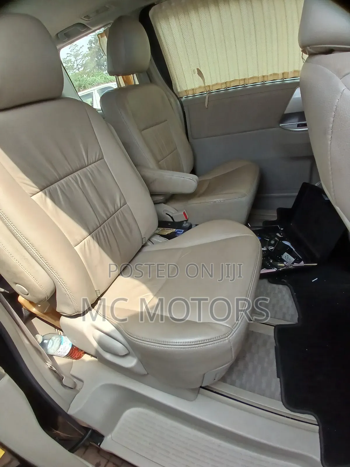 Toyota Noah 2.0 143hp AWD (8 Seater) 2013 Black