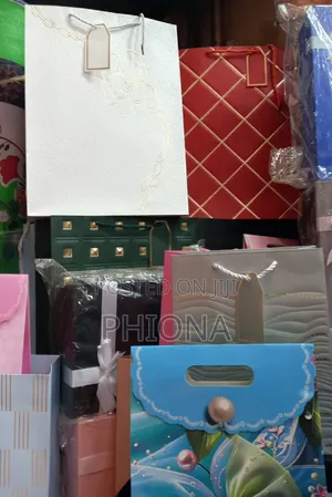 Gift Bag Carriers