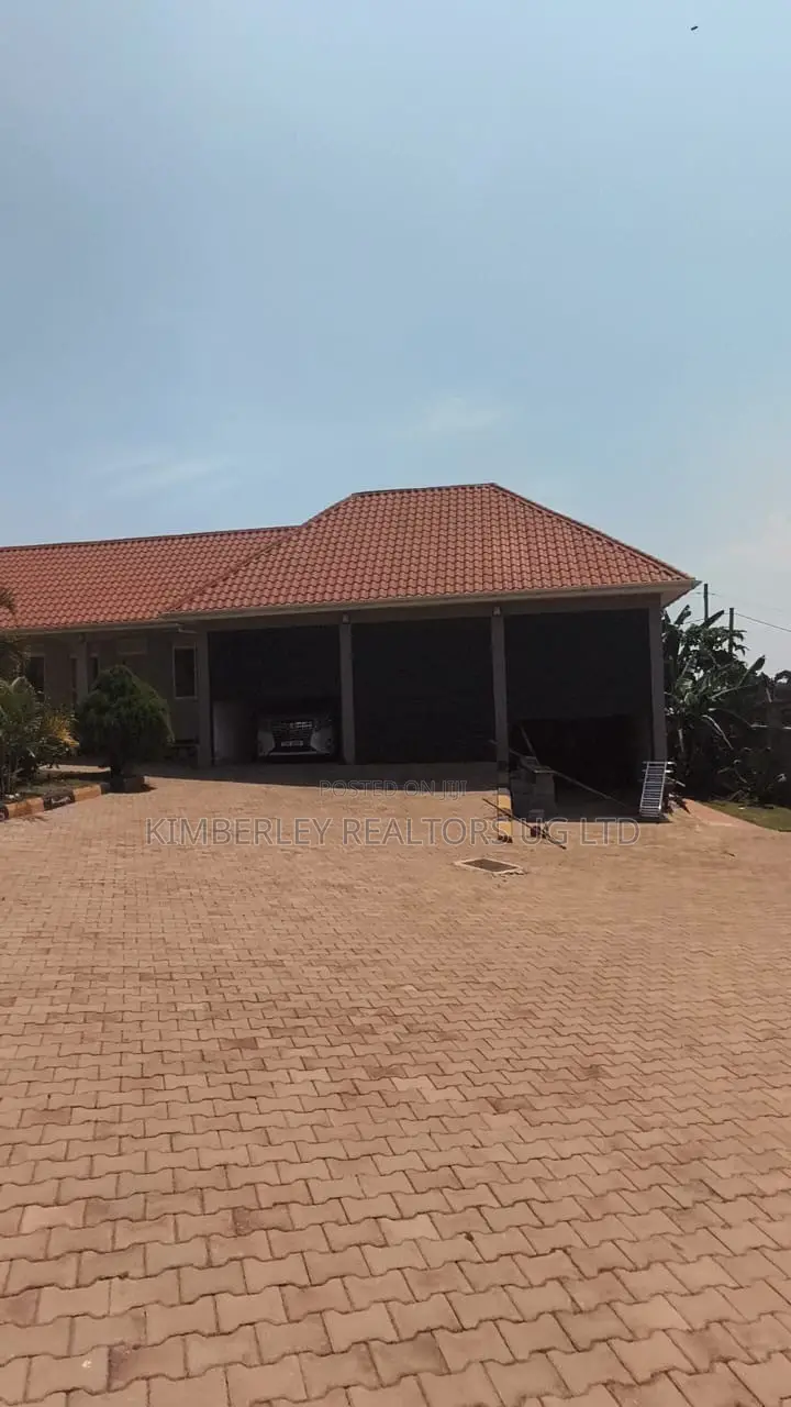 5bdrm House in Division A for sale