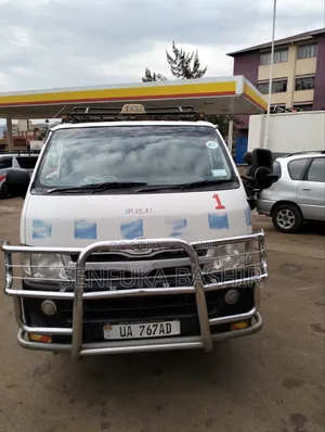 Toyota HiAce 2012 White