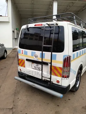Toyota HiAce 2012 White