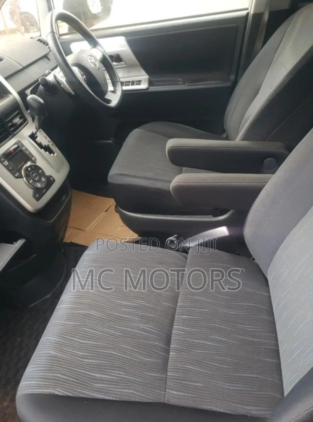 Toyota Noah 2013 Gray