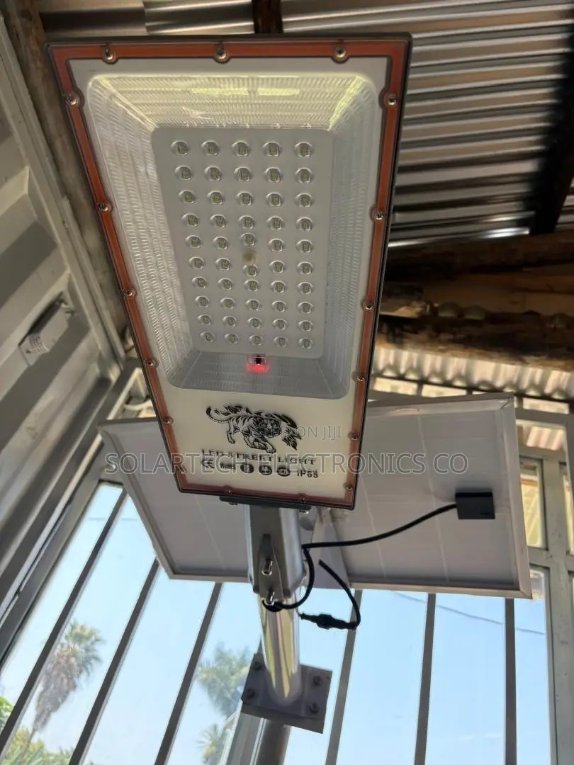 200W Solar LED Street Light | 35W Panel | 43Ah LiFePO4 | 2 Rainy Days