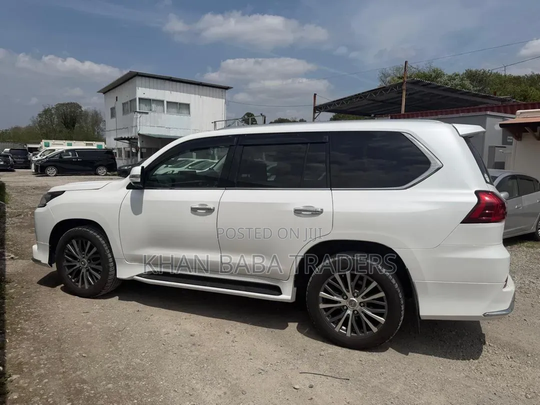 Lexus LX 2017 White