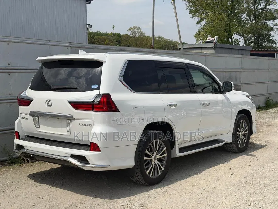 Lexus LX 2017 White