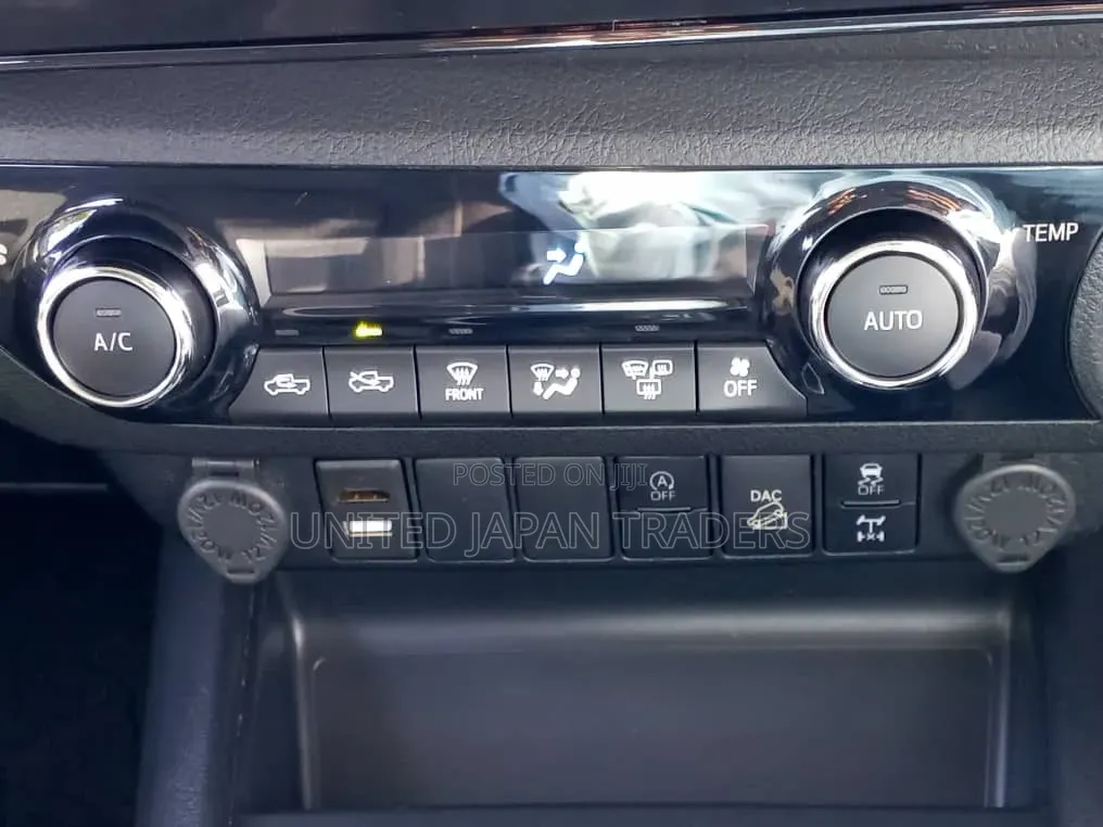 Toyota Hilux 2021 Black