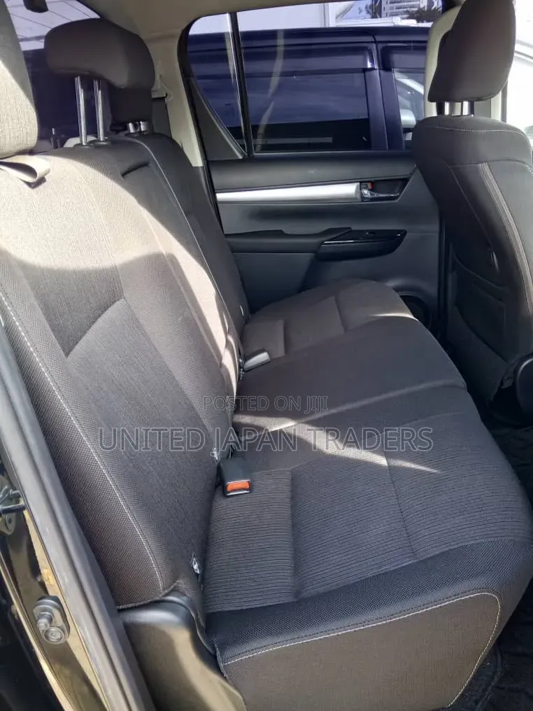 Toyota Hilux 2021 Black