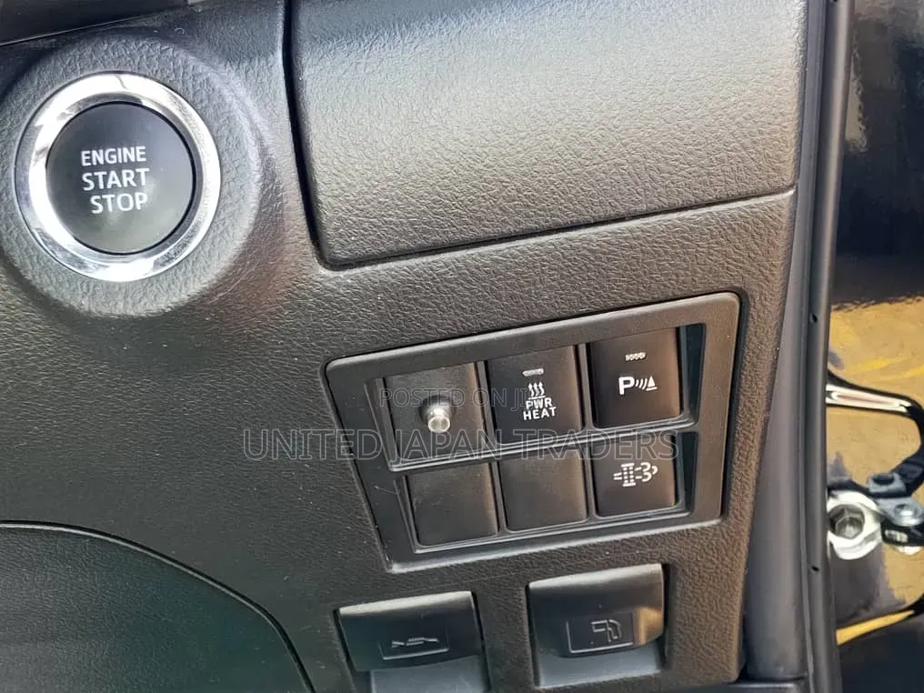 Toyota Hilux 2021 Black