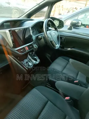Toyota Noah 2.0 AWD (7 Seater) 2018 Silver