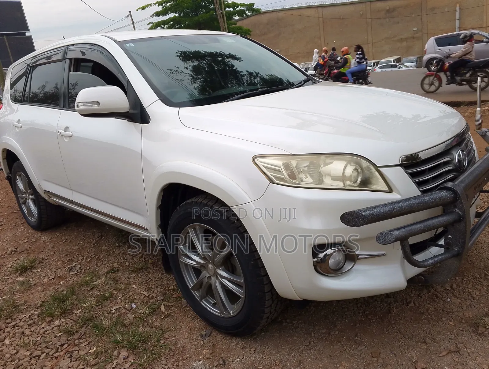 Toyota Vanguard 2013 White