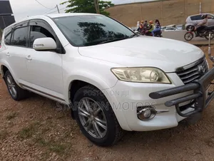 Toyota Vanguard 2013 White