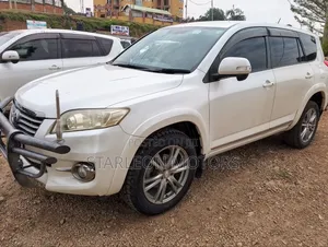 Toyota Vanguard 2013 White