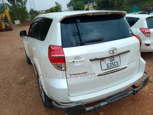 Toyota Vanguard 2013 White